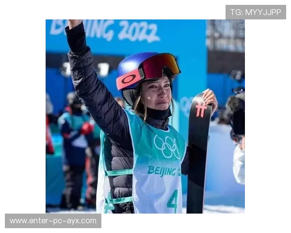 冬奥自由式滑雪选手完成四周转体